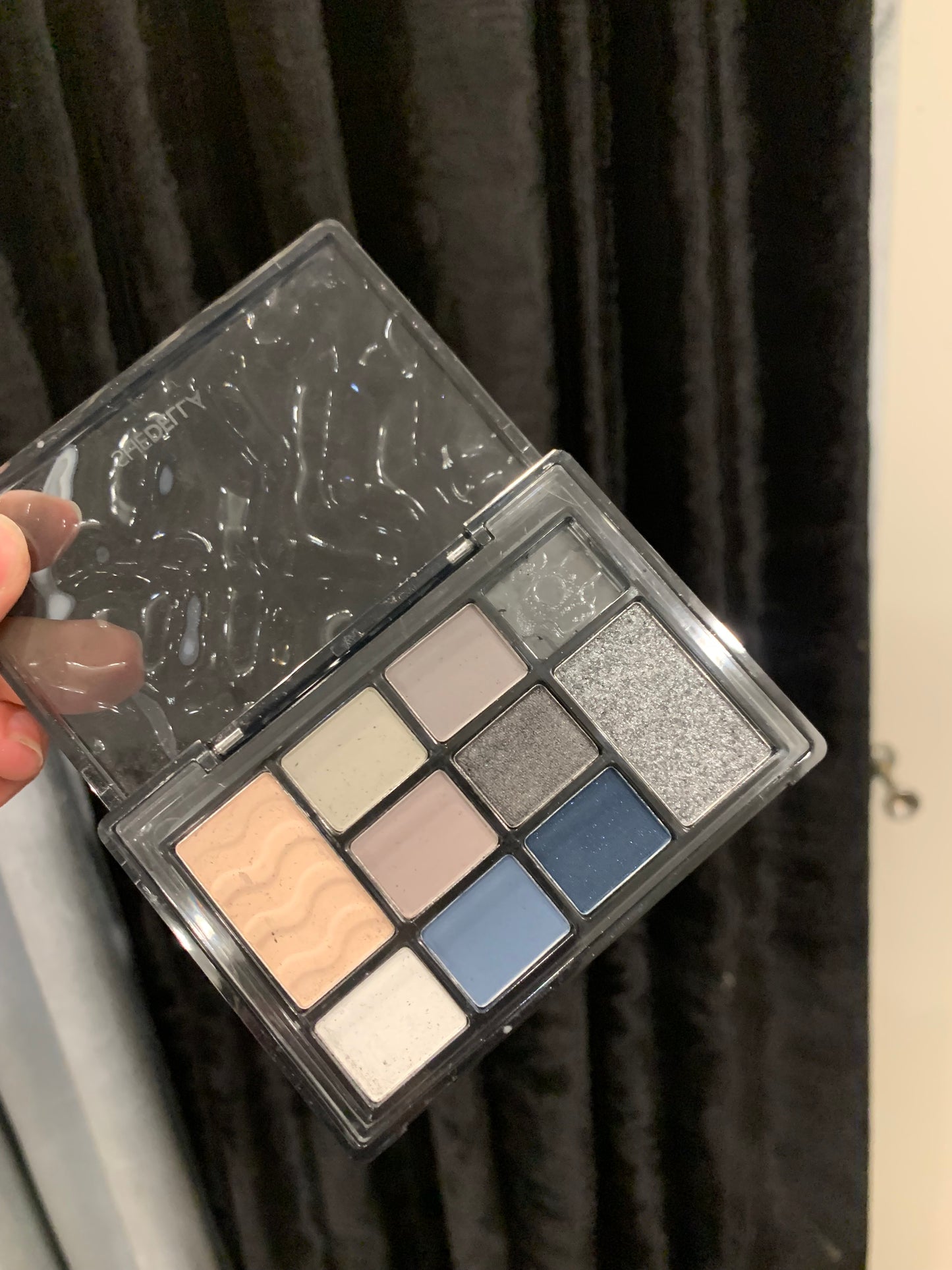 Shedella smokey eyeshadow palette