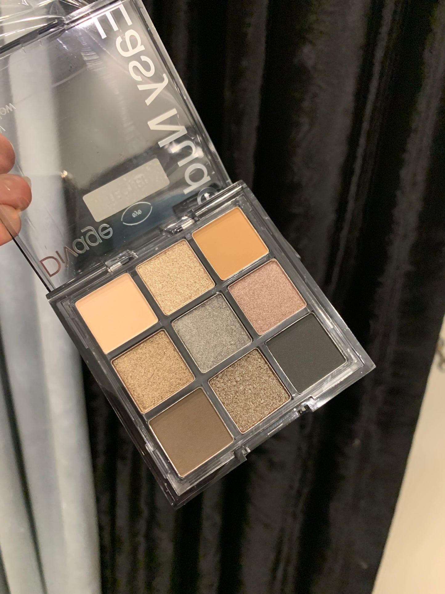 Divage smokey 9 color eyeshadow palette