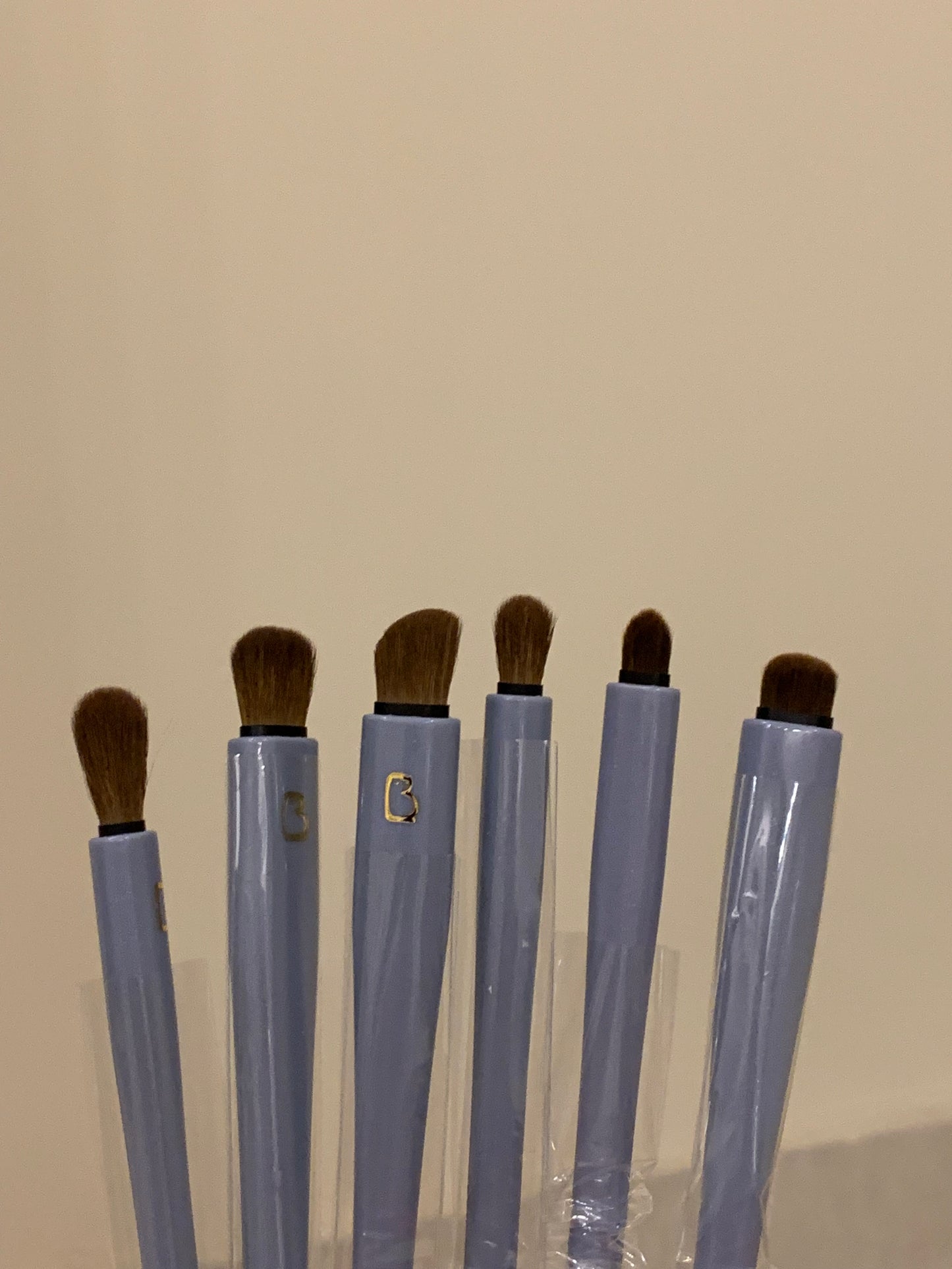 Mint bear eye-makeup brushes