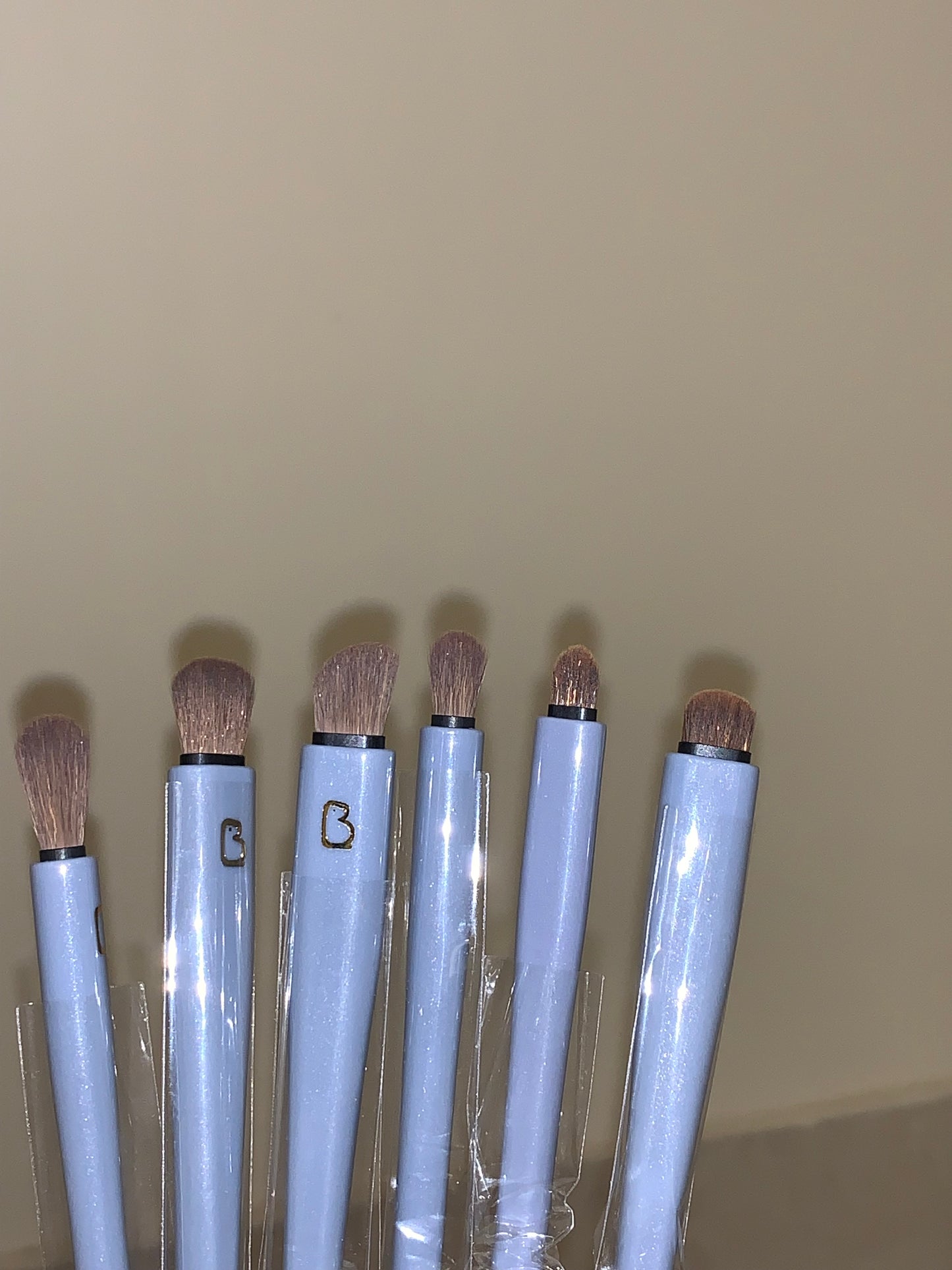 Mint bear eye-makeup brushes