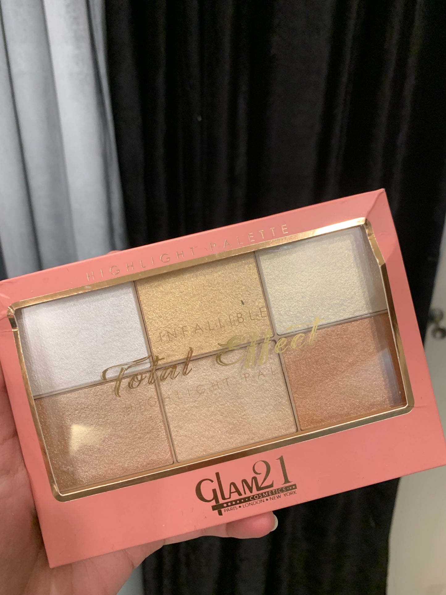 Glam 21 highly pigmented highlighter palette