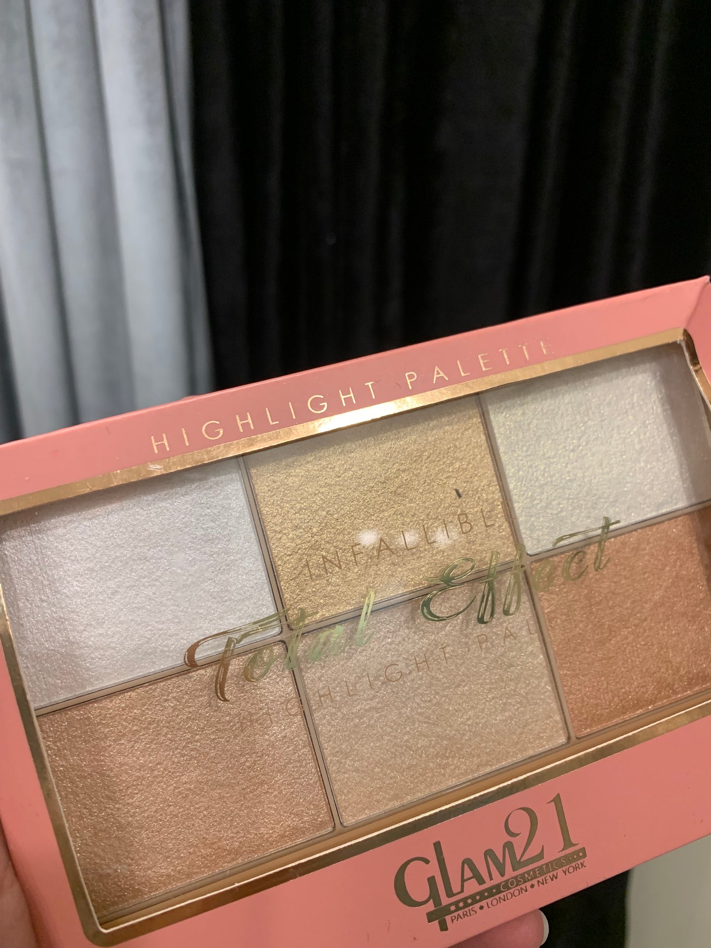 Glam 21 highly pigmented highlighter palette