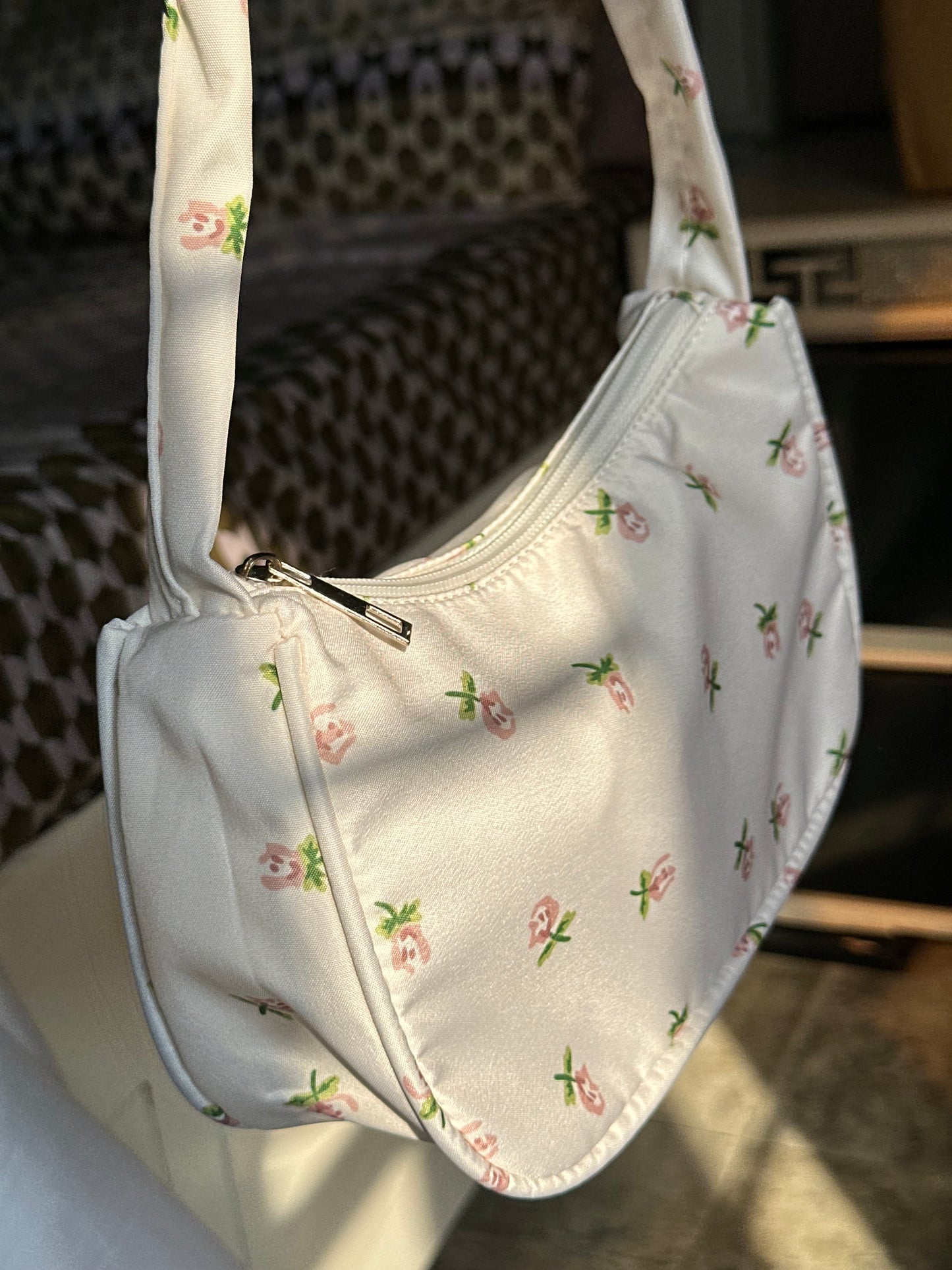 White floral adorable shoulder bag