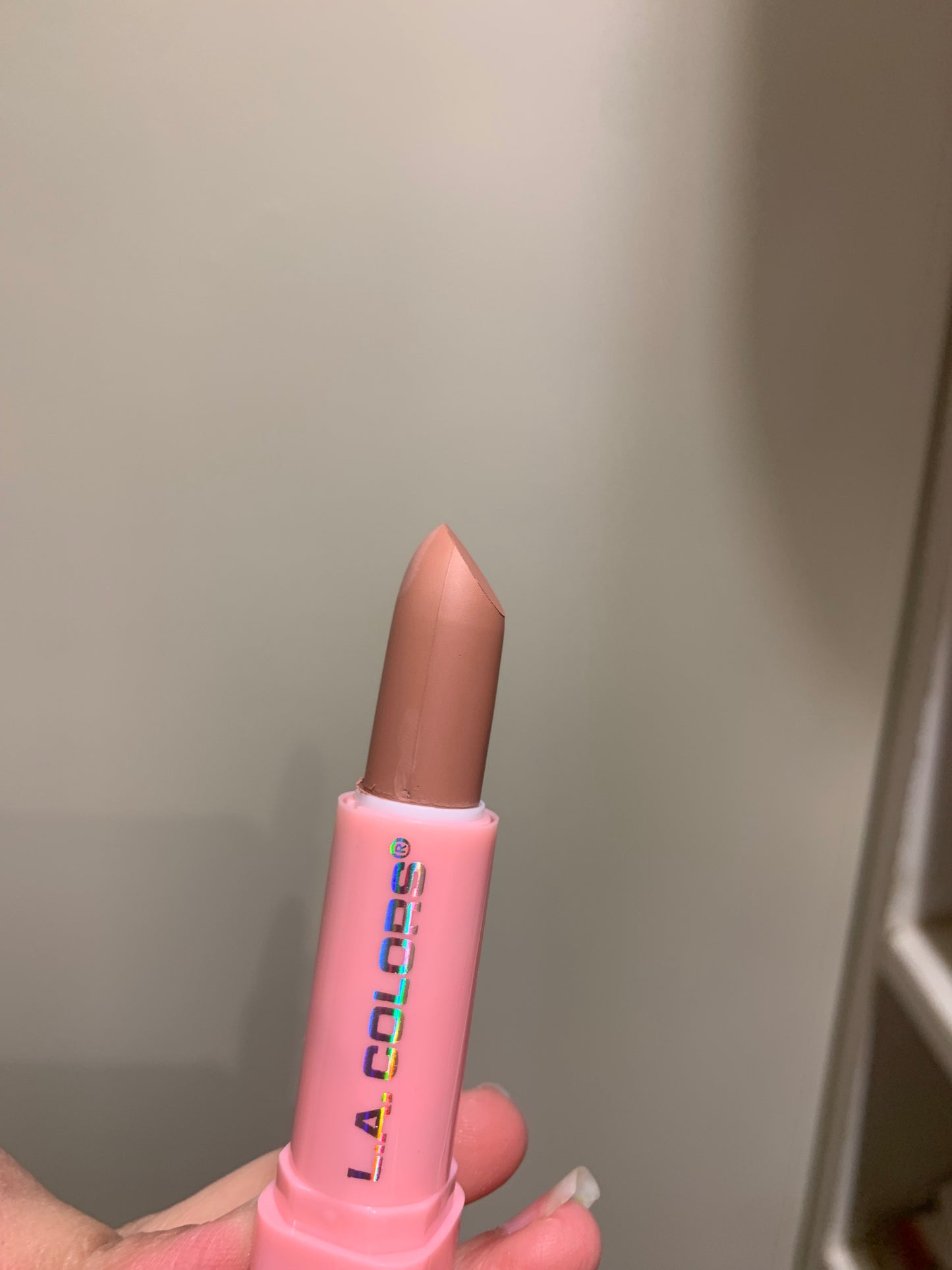 La color nude glam lipstick