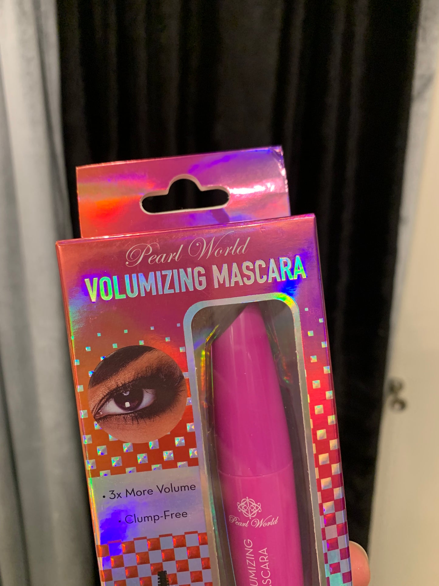 Volumizing masacara with box