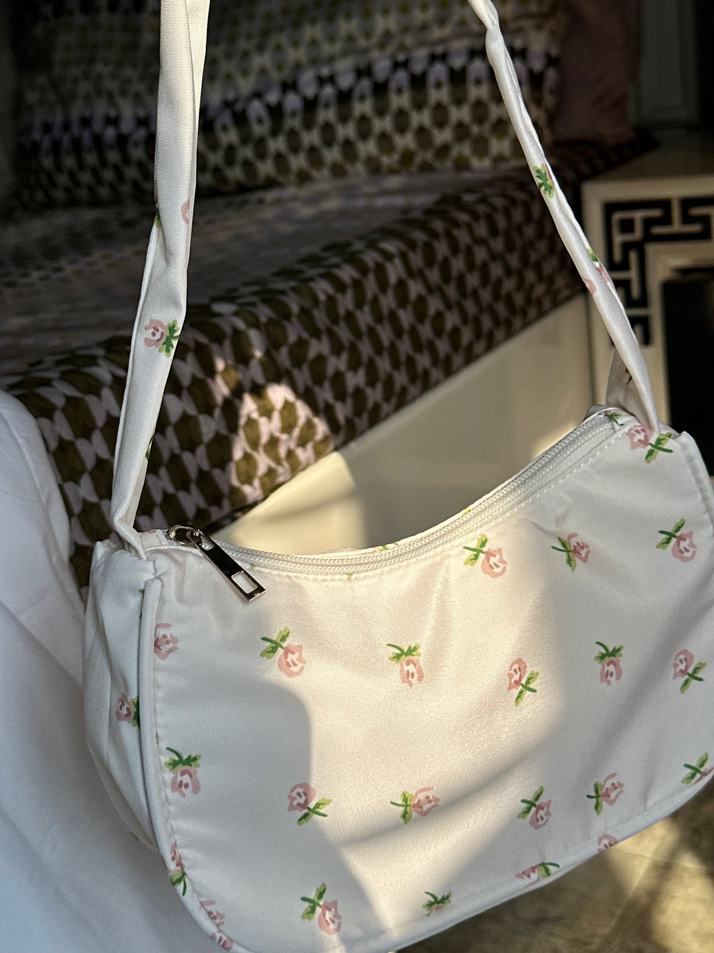 White floral adorable shoulder bag