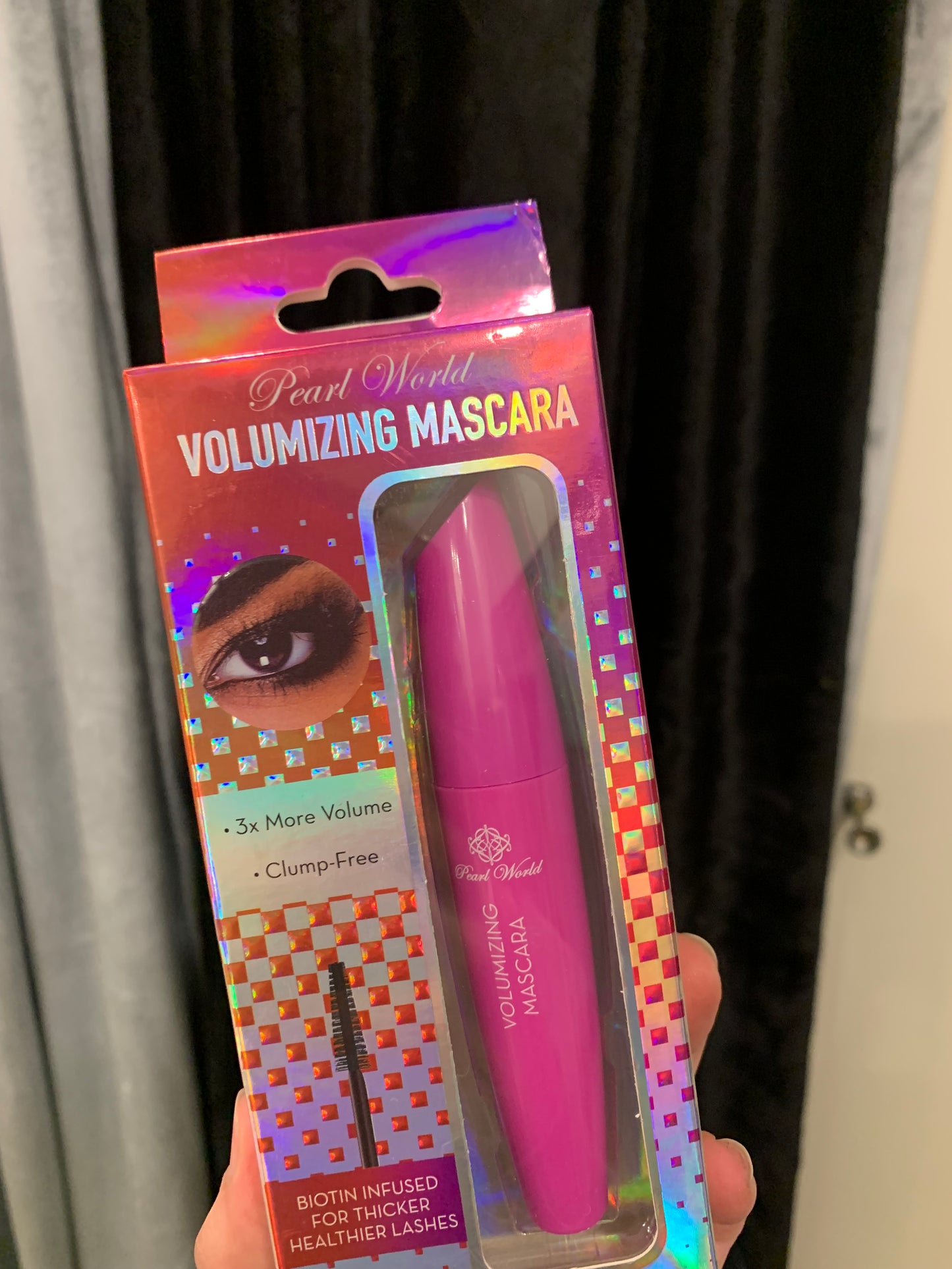 Volumizing masacara with box