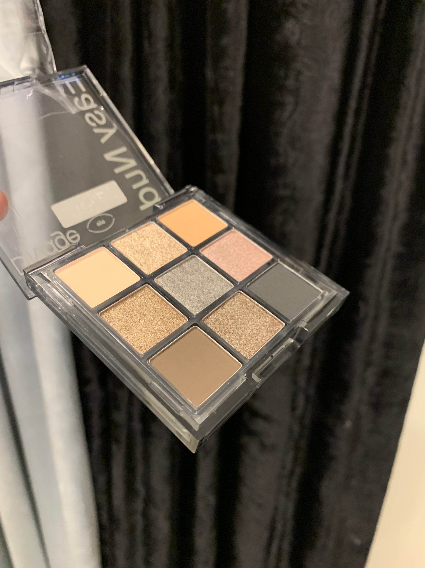 Divage smokey 9 color eyeshadow palette