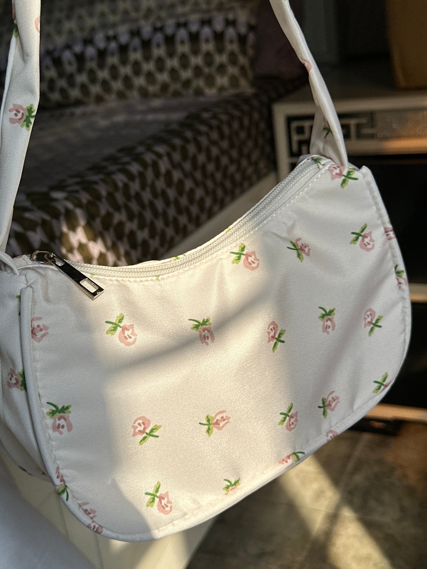 White floral adorable shoulder bag