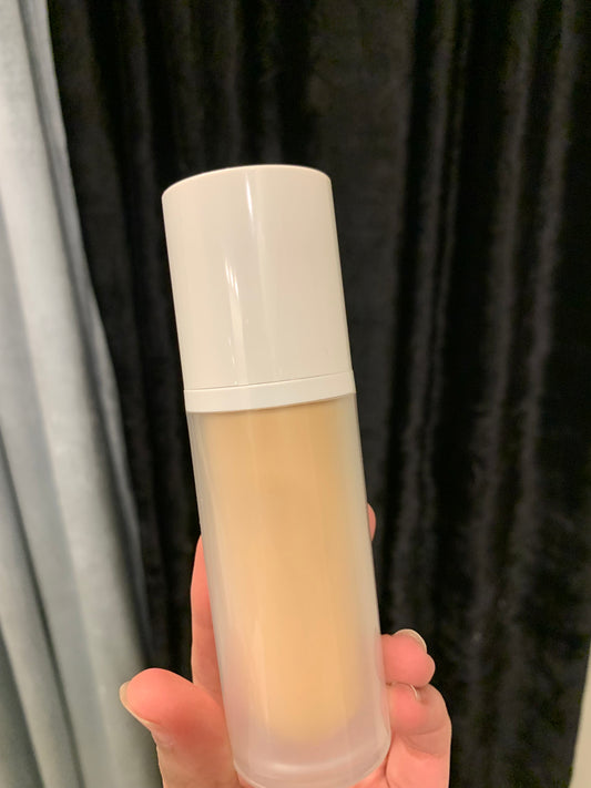 Non label high quality foundation (fair-medium)