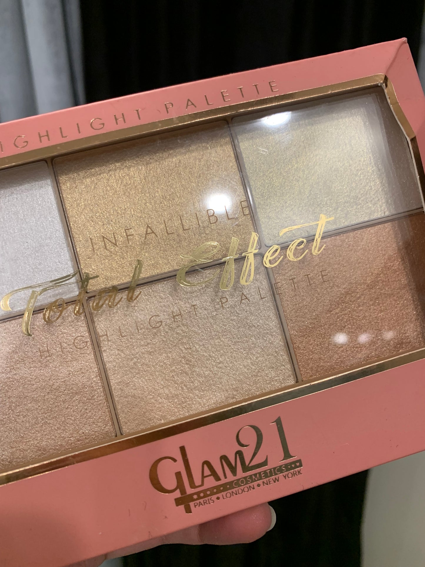 Glam 21 highly pigmented highlighter palette