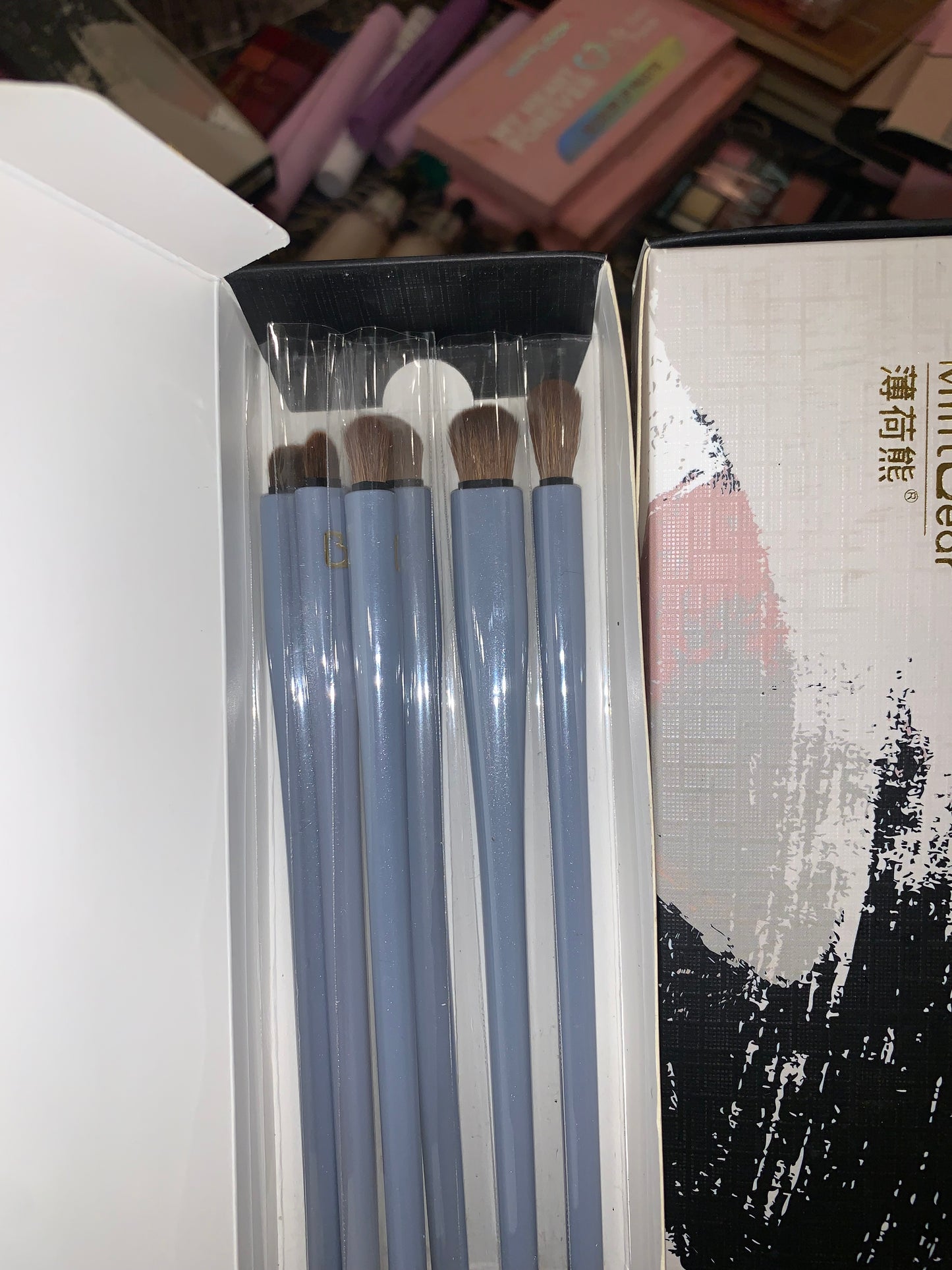 Mint bear eye-makeup brushes